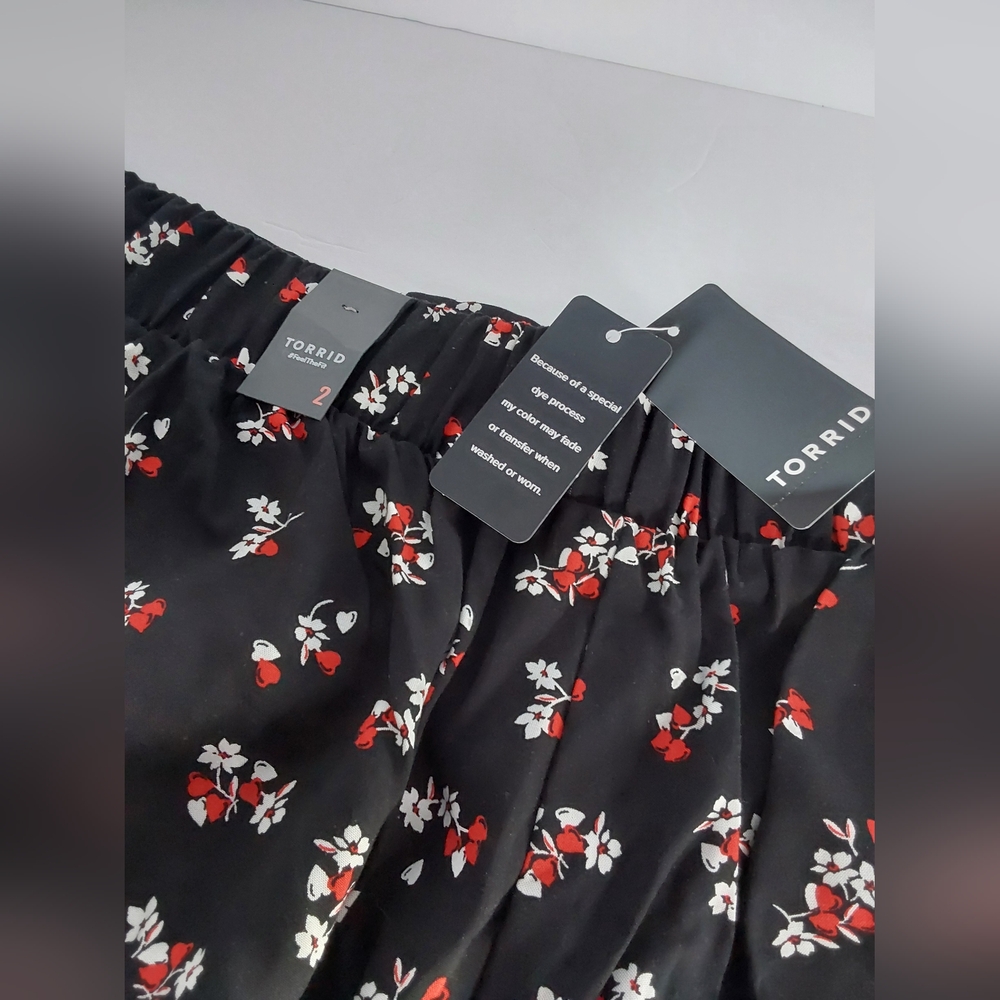 Torrid Black with Red and White Floral Design Shorts 2 - Picture 3 of 7